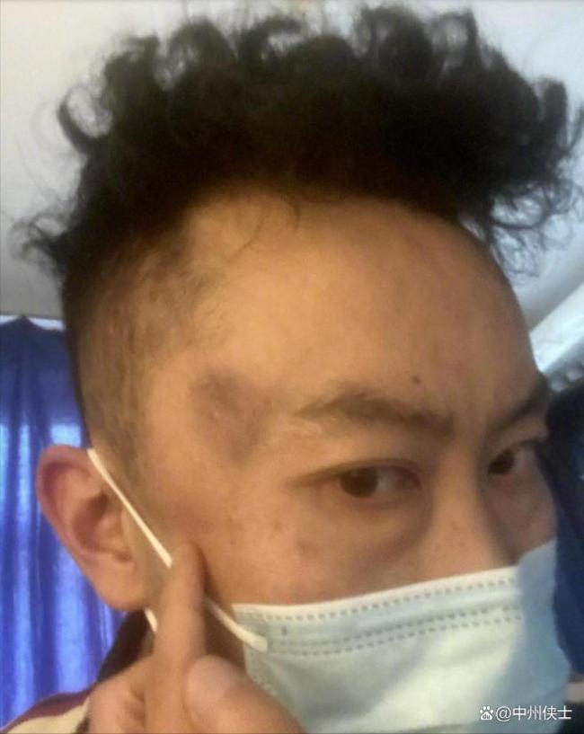 母亲派出所里遭民警责骂,男子插话后被拖进女厕群殴:涉案民警获刑8个月!