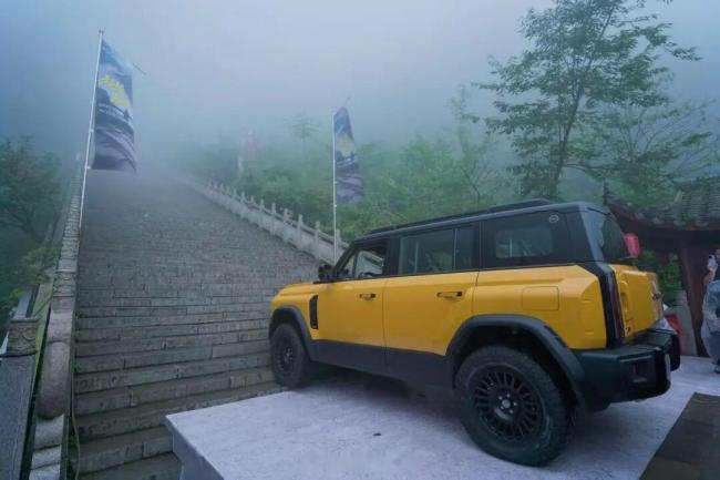 博主：奇瑞在天门山翻了个大车 极限营销失控
