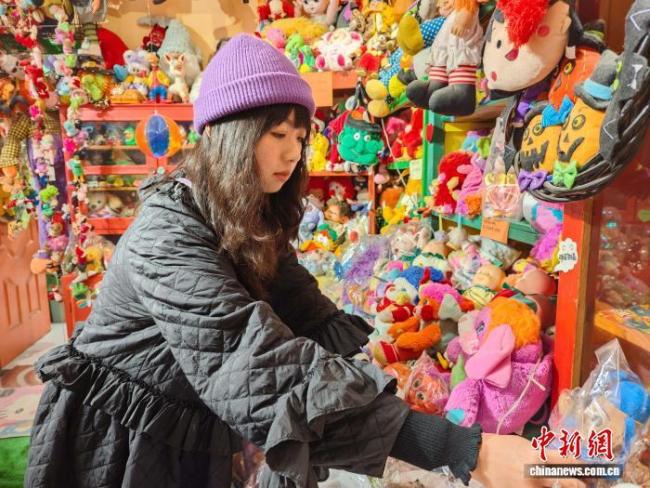 探访秦岭下的“玩具世界” 创意与收藏的乐园