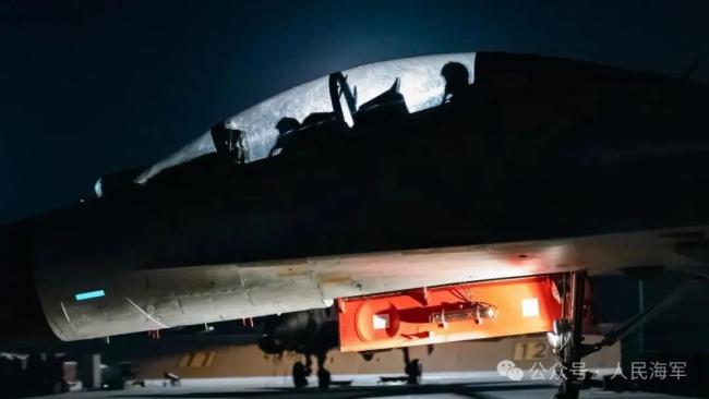 高清大图!沉浸式感受海军航空兵超燃训练现场