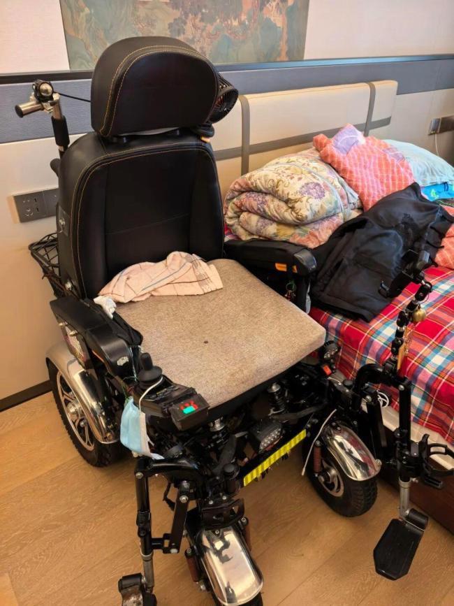 “机车”爷爷爆改电动轮椅火出圈 酷老头的精彩生活