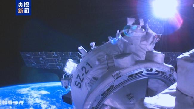 神二十乘组乘神二十一号飞船回家