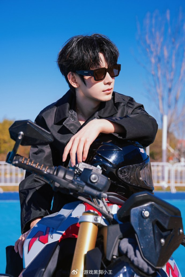 无畏机车造型帅翻，粉丝称