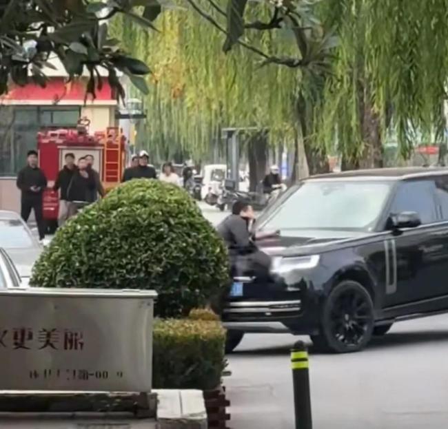 路虎车主见义勇为 品牌方回应要表示 待官方认定后有所表示