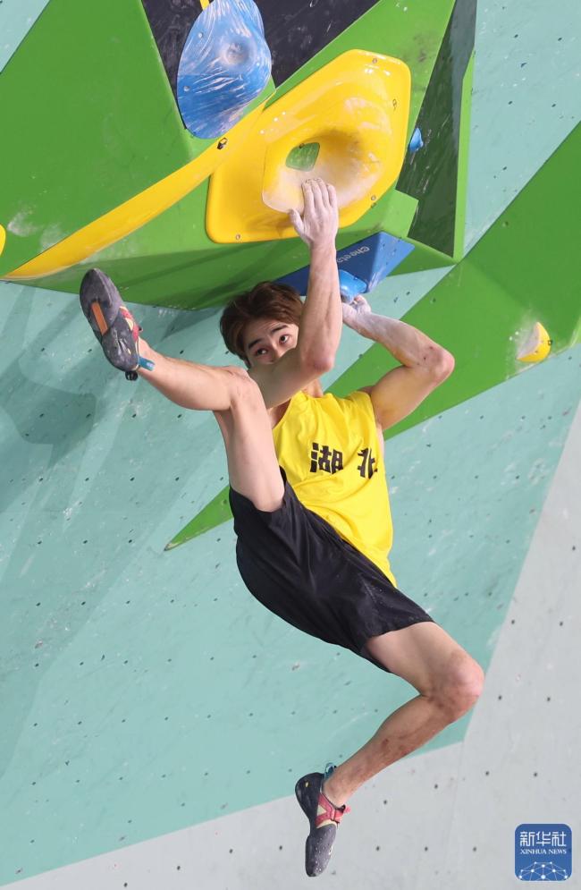 潘愚非夺得攀岩男子攀石冠军 湖北队荣耀登顶