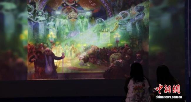 阿尔丰斯·穆夏真迹在广州展出 沉浸式体验艺术魅力