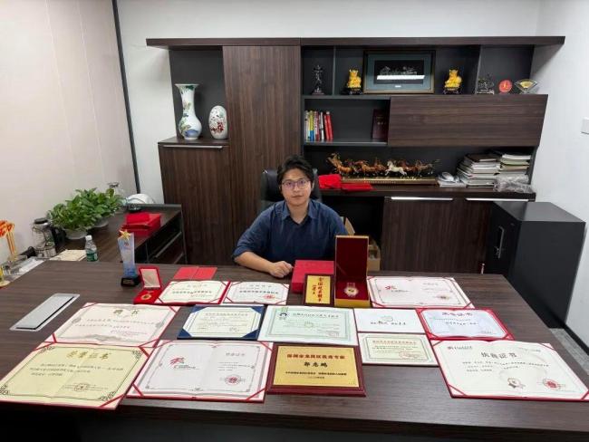 27岁小伙技校毕业6年后已年入百万 深漂二代逆袭之路