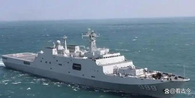 军校学员舰上摆出从从容容游刃有余 海上课堂创意满分