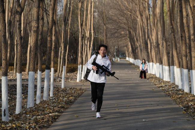 渤海大学“弘扬抗战精神  共筑国防长城”主题国防教育校园定向越野赛鸣枪开赛