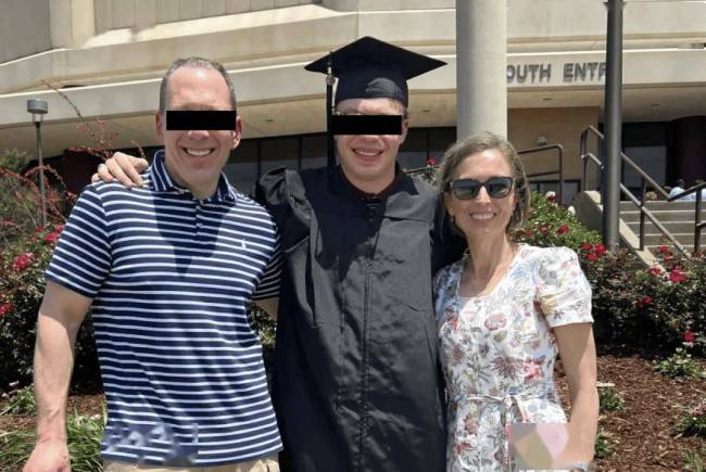 23岁美国男大疑被AI诱导自杀 虚拟对话引发悲剧