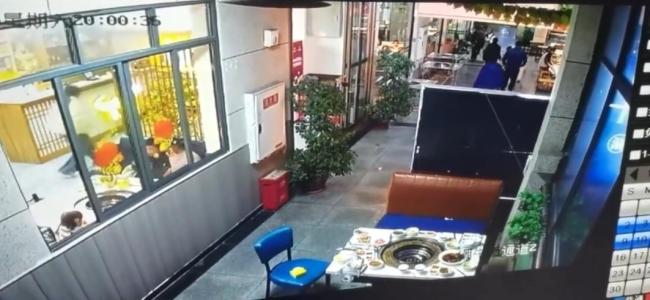 5名顾客吃火锅逃单还把锅顺走 逃餐又偷锅引发众怒