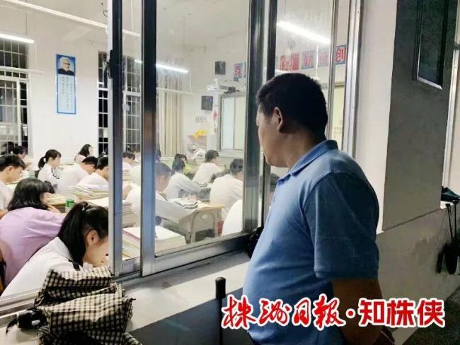 湖南一高中校长猝然去世年仅48岁 一生忠诚教育