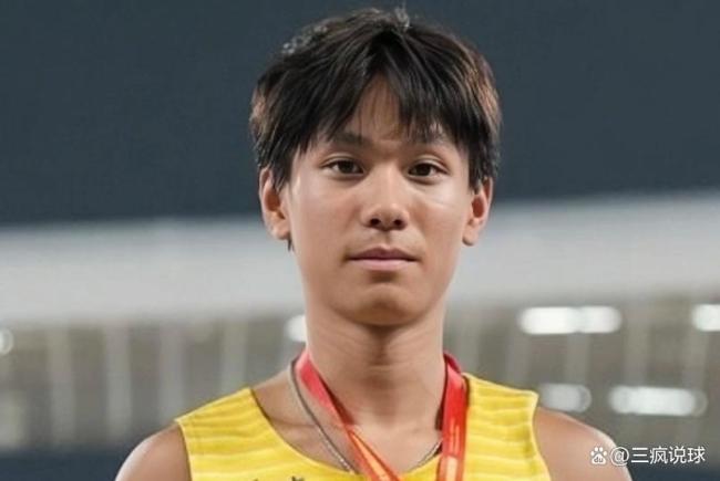 男子全运会夺冠 当众亲吻亚军女选手 姐弟恋公开引发热议