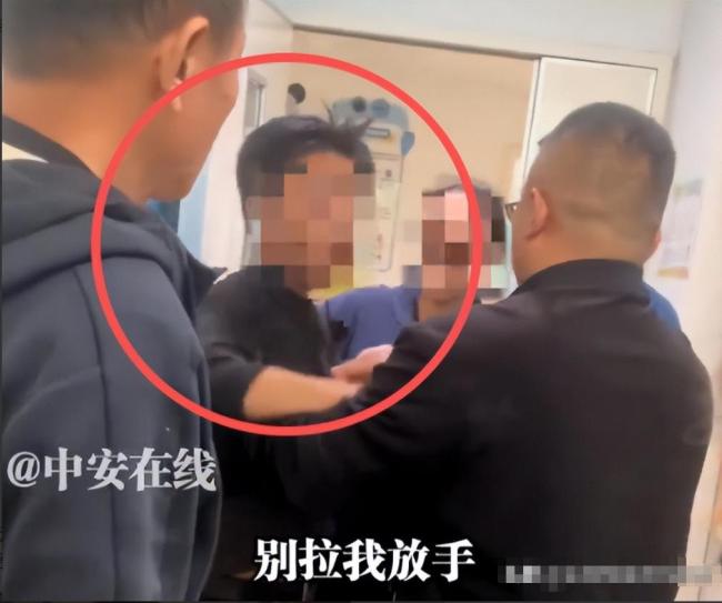 父亲不让孩子手术后续：离开后折返 最终听从医生建议