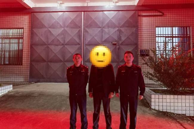 適婚年齡不結(jié)婚就下崗？警方通報(bào)