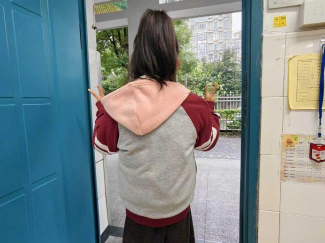 寒潮“到校” 有娃穿了六件衣服 孩子们化身“保暖小能手”