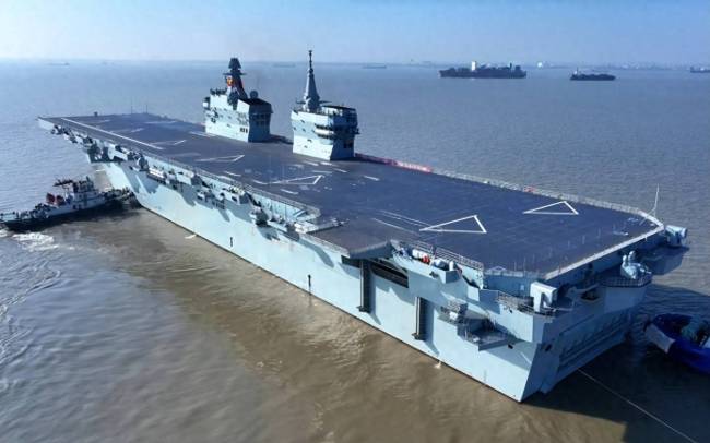 博主:四川舰海试意义不输航母 展示海军技术实力