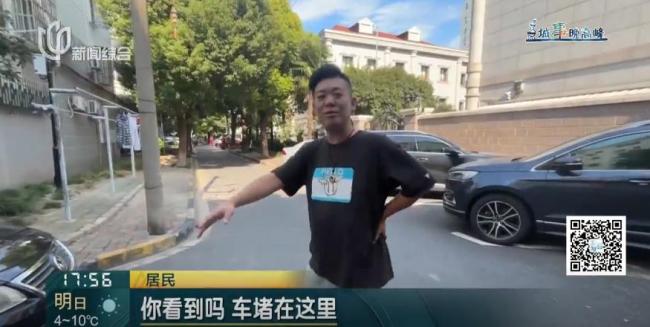 上海一私家车堵住救护车去路！