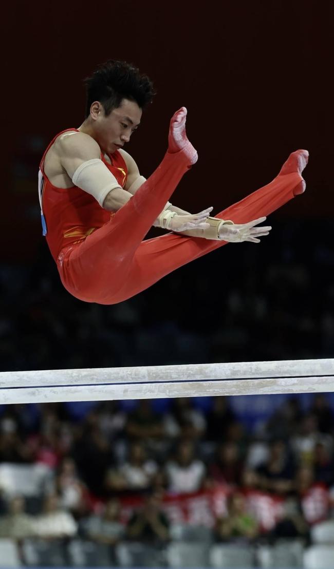 邹敬园夺体操男子双杠金牌 完美表现锁定胜局