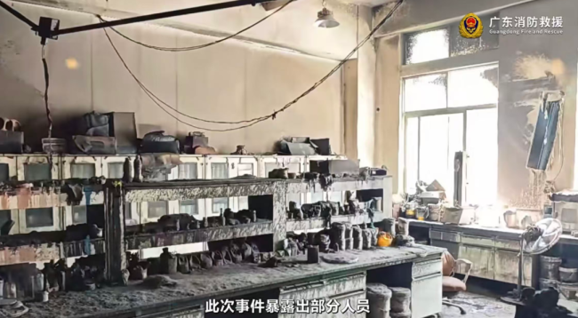 起火同事都逃了，唯独她身陷险境！监控曝光→