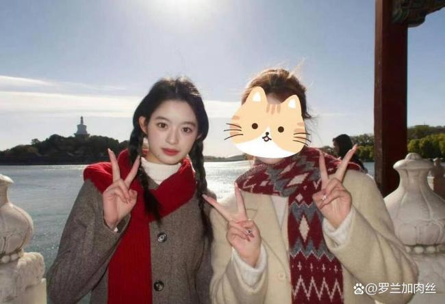 北海公园偶遇黄杨钿甜