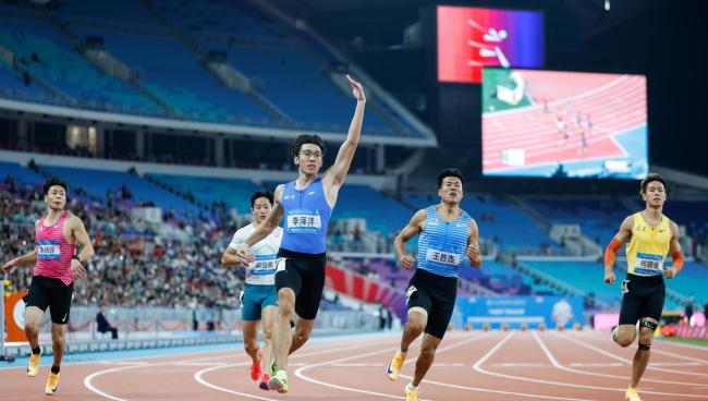 全运会新科百米冠军他到底是谁
