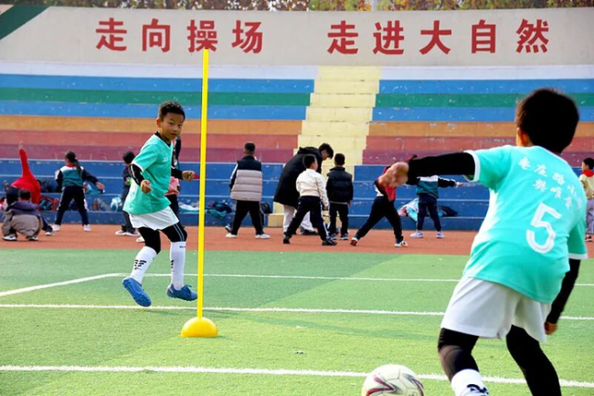 少子化7年后将波及大学生源 学龄人口“排浪式”下降