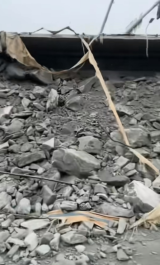 烟台压死女老师渣土车司机被定全责 严重超载酿悲剧