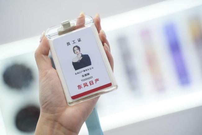 张靓颖现身广州国际车展