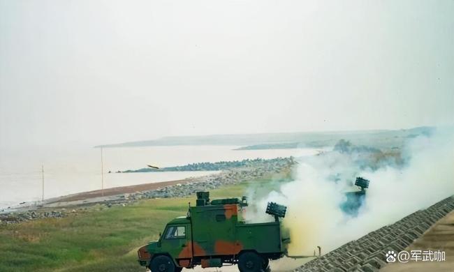 东部战区海军复杂电磁环境下实弹亮剑 锤炼实战能力