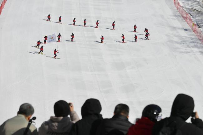 北京延庆将开启百余项冰雪活动 雪飞燕开板迎客