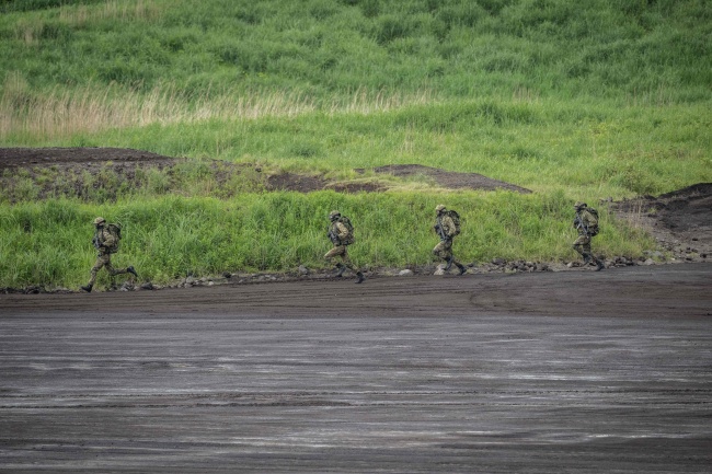 俄媒：为何日本西欧摆出军事化姿态 追随美国情绪波动