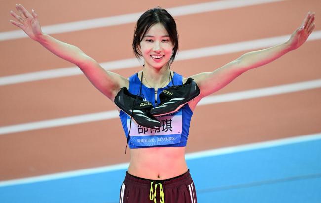 跳高运动员邵雨琪社媒晒金牌🥇