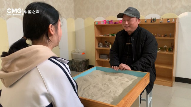 潜伏“劝生” 他要成为孩子们的那束光