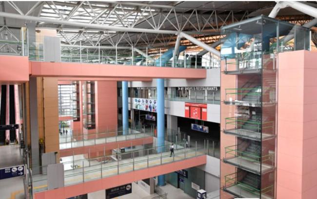 中国男子日本旅游在机场坠亡 悲剧引发关注