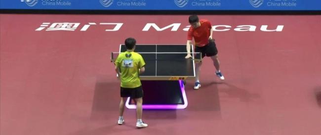 乒乓球比赛运动员为什么要摸球台 擦汗与心理调适