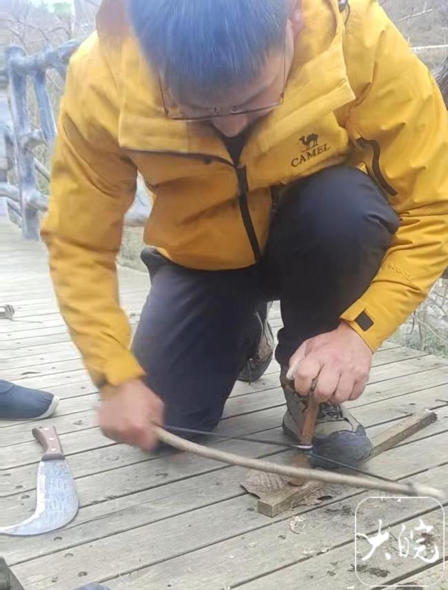 安徽亳州漢子41天荒野求生挺進(jìn)決賽 妻子千里驅(qū)車相見淚崩