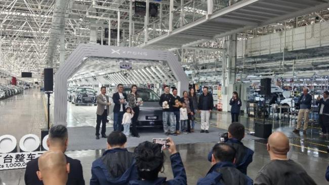 小鵬第100萬臺整車下線背后 全員攜手共舞
