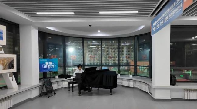 哈工大硬核“暖廊”驚艷網(wǎng)友 冬日里的溫暖護送