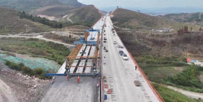 湖南零道等多条高速有新进展 隧道贯通桥梁架设稳步推进