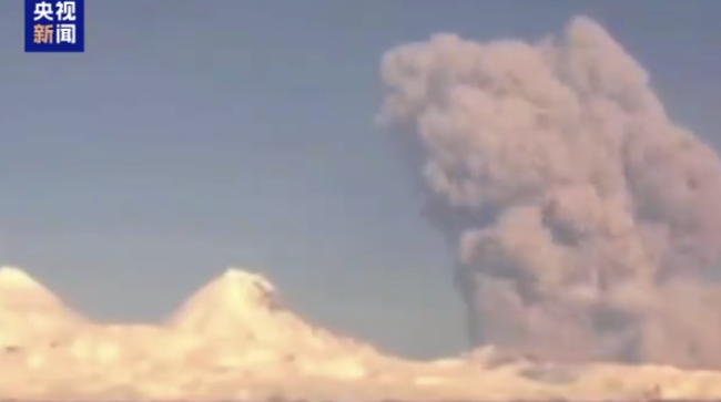 堪察加半岛亡山喷发 灰柱高达1万米