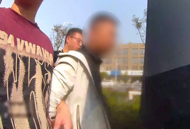 网聊“军人男友”受伤急用钱？女子9个月被骗33万