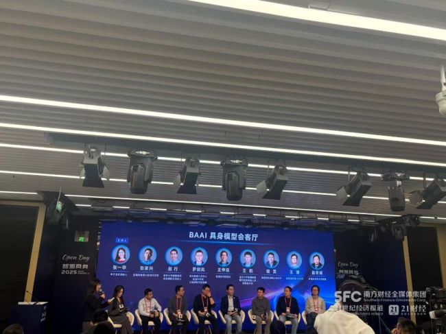 人形机器人争议引行业激辩