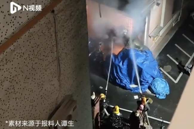 深圳一快遞驛站凌晨突發(fā)大火