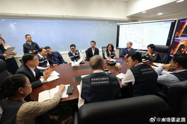 香港火災(zāi)已有數(shù)百名居民登記家屬失聯(lián) 消防員英勇殉職