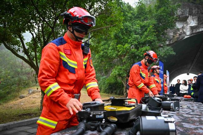 重慶應(yīng)急救援隊(duì)伍年度“大比武” 絕活兒競(jìng)技展風(fēng)采