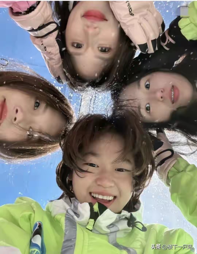 全红婵被网友目击在阿勒泰滑雪，背着可爱的小乌龟防摔护具