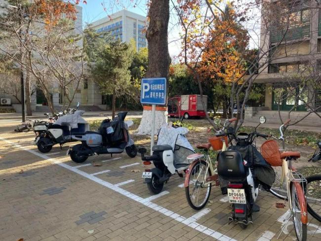 人大新规：学生电动车将被禁入校 引发学生焦虑与讨论
