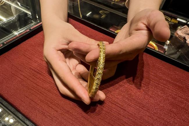 2025黃金行業(yè)“怪現(xiàn)狀”：金價瘋漲，賣金子的反而不賺錢了？　             