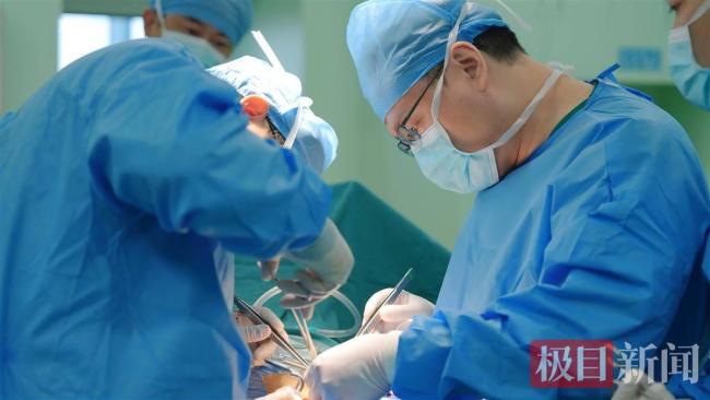 65岁母亲不顾全家反对割肾救子 母爱无疆